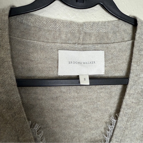 Brochu Walker Gray The Lace Vee Looker Pullover Sweater - Picture 7 of 11